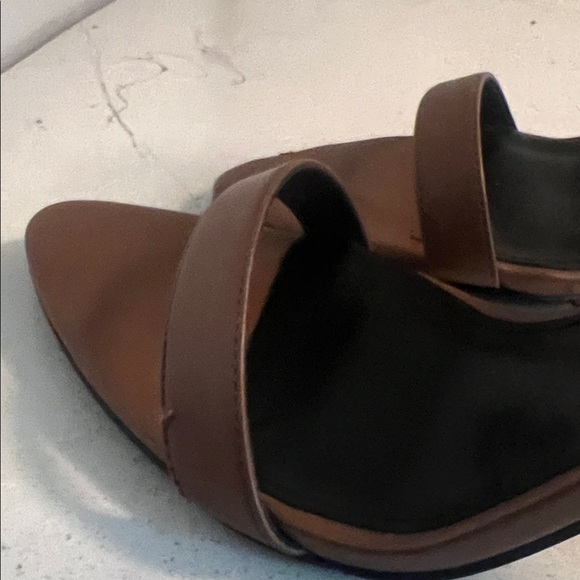 Nine West Tan Heels with Gold Accent - Picture 15 of 16